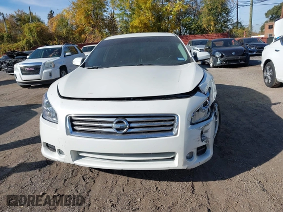 2014 Nissan Maxima S z VIN 1N4AA5AP4EC492795, wystawiony jako IAAI lot #40700233 z przebiegiem 163 096 mil mil oraz . Historia ofert i sprzedaży dostępna na DreamBid. Obrazek 12.