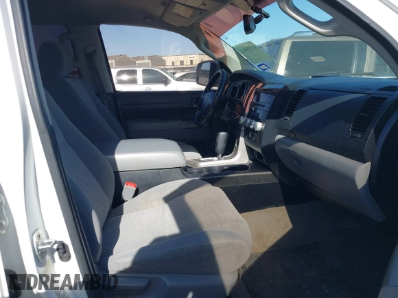 2011 Toyota Tundra z VIN 5TFEY5F18BX105276, wystawiony jako IAAI lot #41735082 z przebiegiem 221 992 mil mil oraz . Historia ofert i sprzedaży dostępna na DreamBid. Obrazek 5.