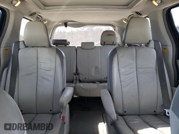 2013 Toyota Sienna XLE with VIN 5TDDK3DC0DS053561, listed as a Copart auction lot 53786685 with 332,714 mi miles and Clean Title. Bid and sale history available at DreamBid. Image 10.