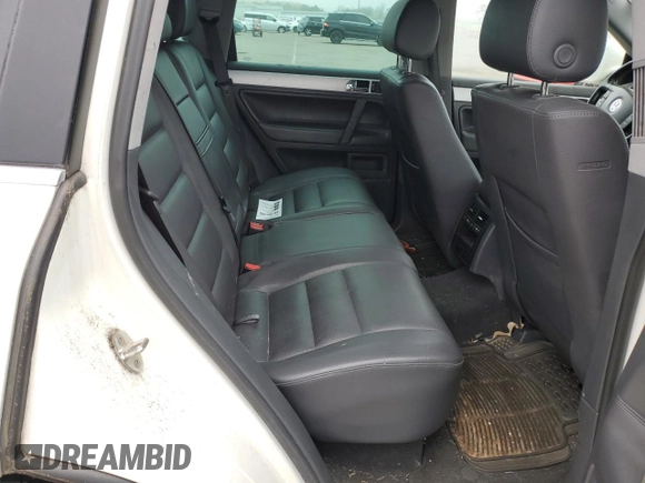 2008 Volkswagen Touareg V6 z VIN WVGBE77L08D043577, wystawiony jako Copart lot #50735775 z przebiegiem Nie podano mil oraz Szkoda całkowita • Salvage title. Historia ofert i sprzedaży dostępna na DreamBid. Obrazek 11.