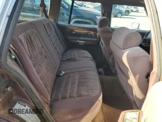1990 Mercury Grand Marquis z VIN 2MECM79F8LX618527, wystawiony jako Copart lot #46685505 z przebiegiem 65 316 mil mil oraz Tytuł czysty. Historia ofert i sprzedaży dostępna na DreamBid. Obrazek 10.