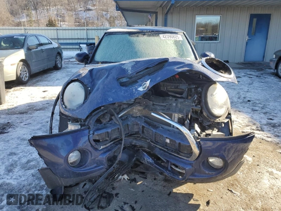 2014 MINI Hardtop S with VIN WMWXM7C51ET986340, listed as a Copart auction lot 42390825 with 71,558 mi miles and Salvage Title. Bid and sale history available at DreamBid. Image 5.