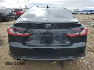 2025 Toyota Camry LE z VIN 4T1DBADK4SU016836, wystawiony jako Copart lot #50876625 z przebiegiem 7496 mil mil oraz Szkoda całkowita • Salvage title. Historia ofert i sprzedaży dostępna na DreamBid. Obrazek 6.