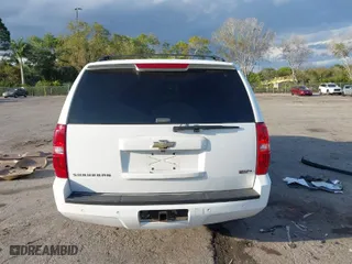 2007 Chevrolet Suburban LT with VIN 1GNFK16307R384726, listed as a IAAI auction lot 41630605 with 286,634 mi miles. Bid and sale history available at carsss.com. Image 16.