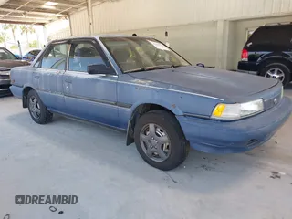 1991 Toyota Camry DLX z VIN 4T1SV21E7MU421370, wystawiony jako IAAI lot #42266520 z przebiegiem 298 909 mil mil oraz . Historia ofert i sprzedaży dostępna na DreamBid. Obrazek 1.