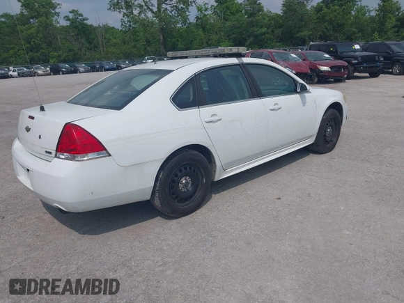 2013 Chevrolet Impala Police z VIN 2G1WD5E35D1166015, wystawiony jako IAAI lot #42171708 z przebiegiem 169 790 mil mil oraz . Historia ofert i sprzedaży dostępna na DreamBid. Obrazek 4.