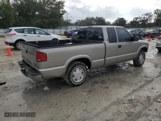 2002 GMC Sonoma SLS with VIN 1GTCS19W528254439, listed as a Copart auction lot 86689724 with 171,916 mi miles and Salvage Title. Bid and sale history available at carsss.com. Image 3.