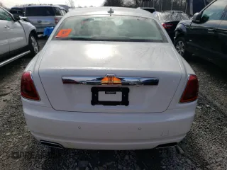 2017 Rolls-Royce Ghost z VIN SCA664S50HUX54312, wystawiony jako Copart lot #40640674 z przebiegiem Nie podano mil oraz Szkody całkowita. Historia ofert i sprzedaży dostępna na DreamBid. Obrazek 6.