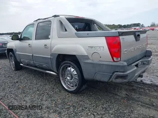 2004 Chevrolet Avalanche Z71 with VIN 3GNEK12T24G147409, listed as a IAAI auction lot 41843423 with 265,742 mi miles. Bid and sale history available at carsss.com. Image 3.