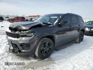 2023 Jeep Grand Cherokee Laredo z VIN 1C4RJHAG4PC548560, wystawiony jako Copart lot #45603315 z przebiegiem 41 856 mil mil oraz Szkoda całkowita • Salvage title. Historia ofert i sprzedaży dostępna na DreamBid. Obrazek 1.