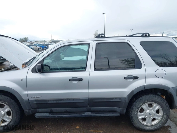2002 Ford Escape Limited with VIN 1FMCU04152KA38640, listed as a IAAI auction lot 41895674 with 106,449 mi miles. Bid and sale history available at carsss.com. Image 6.