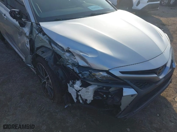 2021 Toyota Camry SE Nightshade with VIN 4T1G11AK5MU497350, listed as a IAAI auction lot 41508646 with 33,033 mi miles. Bid and sale history available at carsss.com. Image 6.