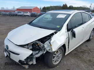 2018 Toyota Prius Two with VIN JTDKARFU1J3547525, listed as a IAAI auction lot 41739561 with 148,300 mi miles. Bid and sale history available at carsss.com. Image 6.