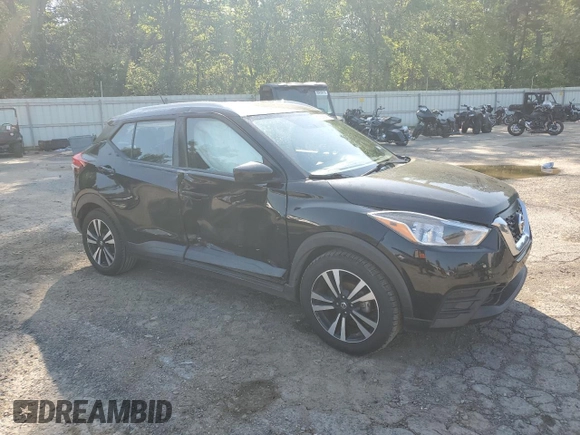 2019 Nissan Kicks SV z VIN 3N1CP5CU9KL527211, wystawiony jako Copart lot #51938855 z przebiegiem 134 816 mil mil oraz Szkoda całkowita • Salvage title. Historia ofert i sprzedaży dostępna na DreamBid. Obrazek 4.