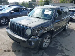 2010 Jeep Patriot Latitude z VIN 1J4NT1GA5AD676661, wystawiony jako IAAI lot #41602103 z przebiegiem 144 915 mil mil oraz . Historia ofert i sprzedaży dostępna na DreamBid. Obrazek 2.