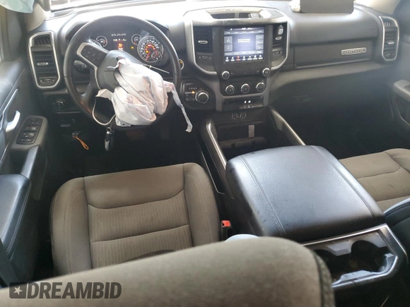 2020 Ram 1500 Big Horn z VIN 1C6SRFBT8LN120507, wystawiony jako Copart lot #57558095 z przebiegiem 57 993 mil mil oraz Szkoda całkowita • Salvage title. Historia ofert i sprzedaży dostępna na DreamBid. Obrazek 8.