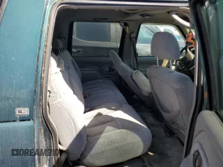 1996 Chevrolet Suburban with VIN 3GNFK16R7TG137640, listed as a Copart auction lot 68962854 with 147,244 mi miles and Clean Title. Bid and sale history available at carsss.com. Image 10.