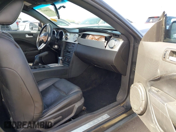 2007 Ford Mustang Deluxe with VIN 1ZVHT80N375355775, listed as a IAAI auction lot 41550537 with Not Provided miles. Bid and sale history available at carsss.com. Image 5.