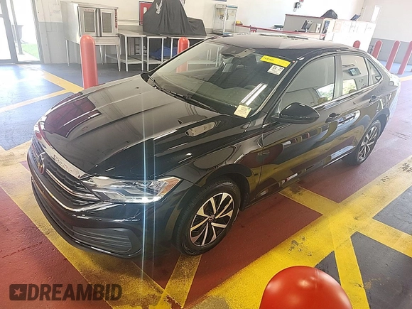 2024 Volkswagen Jetta S z VIN 3VW5M7BU5RM054887, wystawiony jako IAAI lot #42852694 z przebiegiem 25 677 mil mil oraz . Historia ofert i sprzedaży dostępna na DreamBid. Obrazek 13.