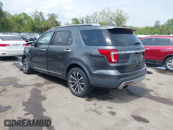 2016 Ford Explorer Platinum z VIN 1FM5K8HT4GGB49067, wystawiony jako IAAI lot #42093235 z przebiegiem 138 272 mil mil oraz . Historia ofert i sprzedaży dostępna na DreamBid. Obrazek 3.