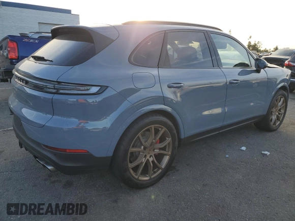 2024 Porsche Cayenne S z VIN WP1AL2AY8RDA34476, wystawiony jako Copart lot #85162734 z przebiegiem 15 203 mil mil oraz Szkoda całkowita • Salvage title. Historia ofert i sprzedaży dostępna na DreamBid. Obrazek 3.