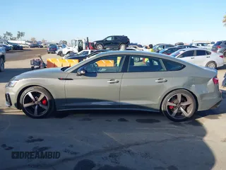 2024 Audi A5 Sportback S line Premium Plus z VIN WAUFACF52RA050804, wystawiony jako IAAI lot #41046774 z przebiegiem 6 493 mil mil oraz . Historia ofert i sprzedaży dostępna na DreamBid. Obrazek 14.