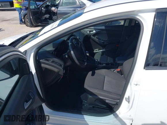 2016 Ford Focus SE with VIN 1FADP3F2XGL356462, listed as a IAAI auction lot 41941656 with 85,904 mi miles. Bid and sale history available at carsss.com. Image 5.