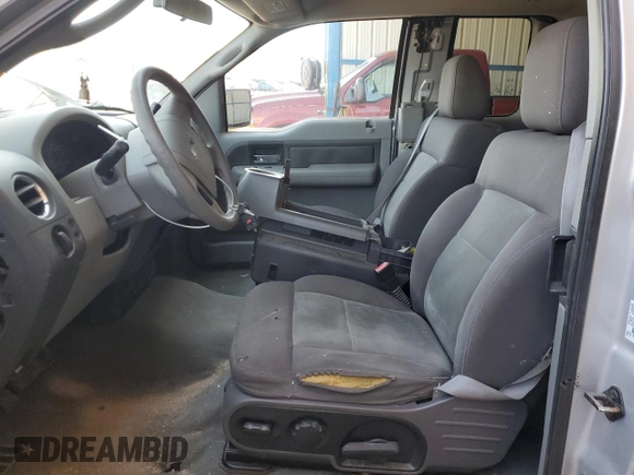 2004 Ford F-150 STX z VIN 1FTRX12WX4FA01069, wystawiony jako Copart lot #71503874 z przebiegiem 241 284 mil mil oraz Czysty tytuł • Clean title. Historia ofert i sprzedaży dostępna na DreamBid. Obrazek 7.