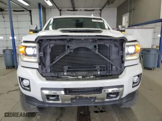 2019 GMC Sierra 2500HD Denali with VIN 1GT12SEY6KF278717, listed as a Copart auction lot 51486415 with 46,328 mi miles and Salvage Title. Bid and sale history available at carsss.com. Image 5.