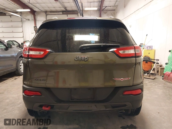 2015 Jeep Cherokee Trailhawk with VIN 1C4PJMBSXFW563144, listed as a IAAI auction lot 40667962 with 121,536 mi miles. Bid and sale history available at carsss.com. Image 17.