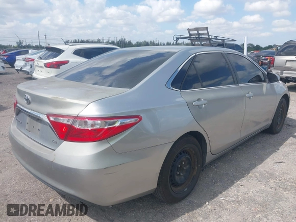 2015 Toyota Camry XLE with VIN 4T1BF1FK0FU093475, listed as a IAAI auction lot 42061877 with 131,618 mi miles. Bid and sale history available at carsss.com. Image 4.