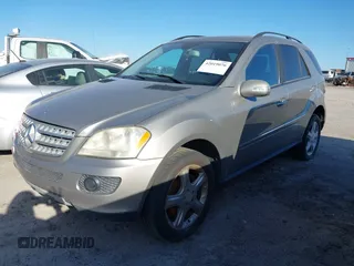 2008 Mercedes-Benz M 3.5L with VIN 4JGBB86E88A355083, listed as a IAAI auction lot 42019076 with 160,928 mi miles. Bid and sale history available at carsss.com. Image 2.