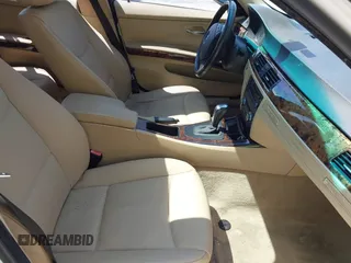 2007 BMW 3 Series 328i с VIN WBAVA37537NL16671, выставлен на аукционе IAAI как лот 42553608 с пробегом 154 319 миль миль и . История ставок и продаж доступна на DreamBid. Изображение 5.