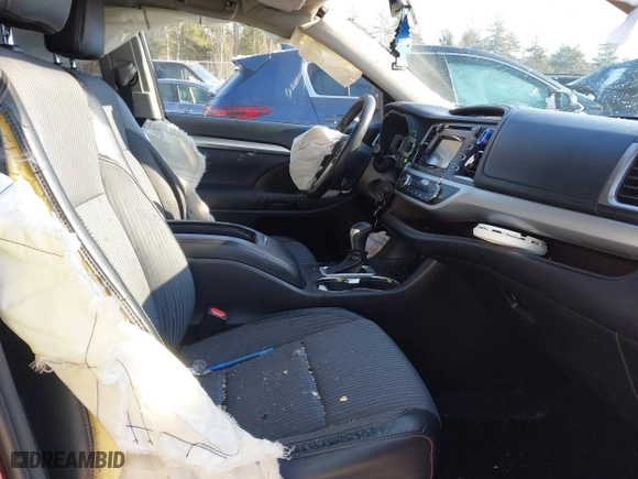 2015 Toyota Highlander LE with VIN 5TDBKRFH2FS095526, listed as a IAAI auction lot 41396935 with 134,624 mi miles. Bid and sale history available at carsss.com. Image 5.