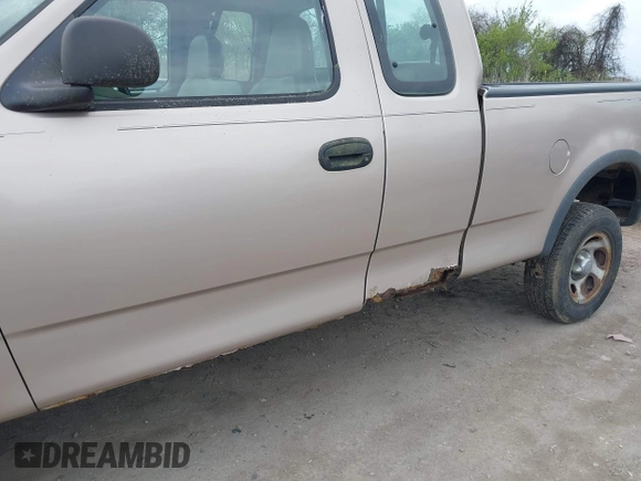 1997 Ford F-150 XL with VIN 1FTDX18W9VNC18055, listed as a IAAI auction lot 41982829 with 189,513 mi miles. Bid and sale history available at carsss.com. Image 6.