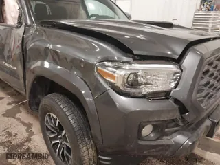 2020 Toyota Tacoma 4WD SR5 with VIN 3TMCZ5AN9LM355230, listed as a IAAI auction lot 41240351 with 122,164 mi miles. Bid and sale history available at carsss.com. Image 6.