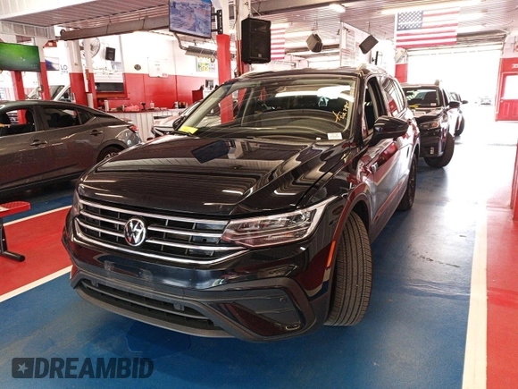2024 Volkswagen Tiguan SE z VIN 3VV3B7AX4RM076330, wystawiony jako IAAI lot #42752482 z przebiegiem 25 282 mil mil oraz . Historia ofert i sprzedaży dostępna na DreamBid. Obrazek 25.