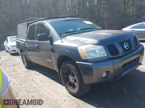 2005 Nissan Titan LE with VIN 1N6AA07B35N553838, listed as a IAAI auction lot 42101718 with 123,800 mi miles. Bid and sale history available at carsss.com. Image 1.