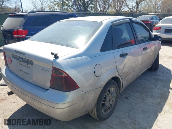 2006 Ford Focus S with VIN 1FAHP34N26W136163, listed as a IAAI auction lot 41775984 with 232,857 mi miles and . Bid and sale history available at carsss.com. Image 4.