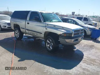1998 Dodge 1500 z VIN 1B7HF16Y2WS556490, wystawiony jako IAAI lot #41734400 z przebiegiem 218 082 mil mil oraz . Historia ofert i sprzedaży dostępna na DreamBid. Obrazek 1.