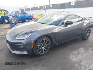2022 Toyota 86 z VIN JF1ZNBC15N8754146, wystawiony jako IAAI lot #41895385 z przebiegiem 14 111 mil mil oraz . Historia ofert i sprzedaży dostępna na DreamBid. Obrazek 19.