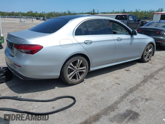 2021 Mercedes-Benz E 350 with VIN W1KZF8DB4MA977647, listed as a IAAI auction lot 42241573 with 33,666 mi miles and . Bid and sale history available at DreamBid. Image 4.