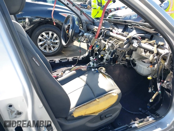 2019 Infiniti Q50 3.0t LUXE with VIN JN1EV7AP1KM516989, listed as a IAAI auction lot 39728303 with 1 mi miles. Bid and sale history available at carsss.com. Image 5.