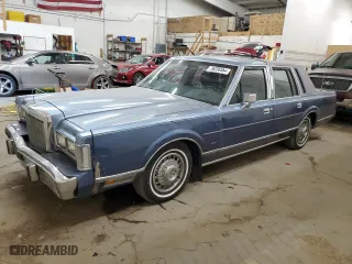 1988 Lincoln Town Car with VIN 1LNBM81F2JY754921, listed as a Copart auction lot 76236564 with 593,215 mi miles and Salvage Title. Bid and sale history available at carsss.com. Image 1.