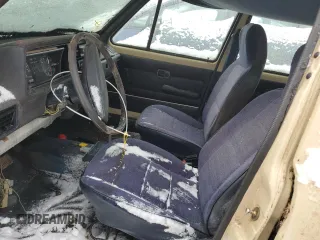 1981 Volkswagen Rabbit z VIN 1VWFB0178BV188835, wystawiony jako Copart lot #44329045 z przebiegiem 102 076 mil mil oraz Tytuł czysty. Historia ofert i sprzedaży dostępna na DreamBid. Obrazek 7.