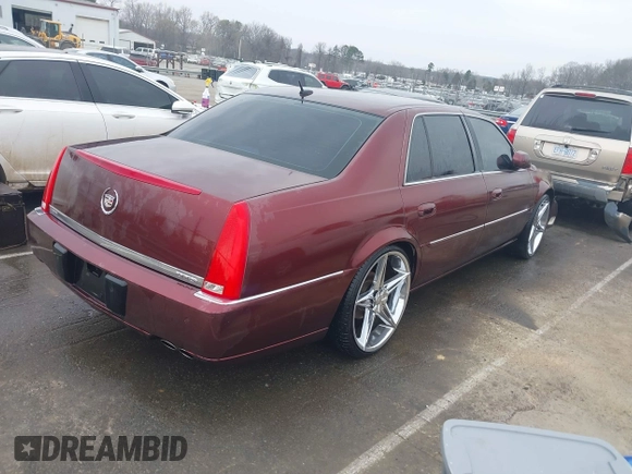 2007 Cadillac DTS Luxury I z VIN 1G6KD57Y07U142067, wystawiony jako IAAI lot #41797850 z przebiegiem 179 639 mil mil oraz . Historia ofert i sprzedaży dostępna na DreamBid. Obrazek 4.