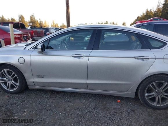 2015 Ford Fusion Energi Titanium with VIN 3FA6P0SU8FR264846, listed as a IAAI auction lot 41552443 with 160,142 mi miles. Bid and sale history available at carsss.com. Image 14.