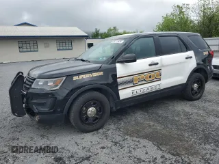 2018 Ford Police Interceptor Utility z VIN 1FM5K8AR6JGA58260, wystawiony jako Copart lot #56111625 z przebiegiem 37 498 mil mil oraz Szkody całkowita. Historia ofert i sprzedaży dostępna na DreamBid. Obrazek 1.