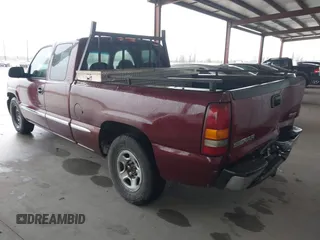2000 GMC New Sierra 1500 SL with VIN 2GTEC19V8Y1273317, listed as a IAAI auction lot 41290873 with 392,324 mi miles. Bid and sale history available at carsss.com. Image 3.