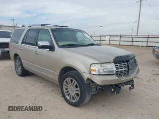 2007 Lincoln Navigator z VIN 5LMFU27587LJ03020, wystawiony jako IAAI lot #41697615 z przebiegiem 229 980 mil mil oraz . Historia ofert i sprzedaży dostępna na DreamBid. Obrazek 1.